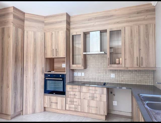 2 BEDROOM TOWNHOUSE FOR SALE IN RETIRE AT MIDSTREAM